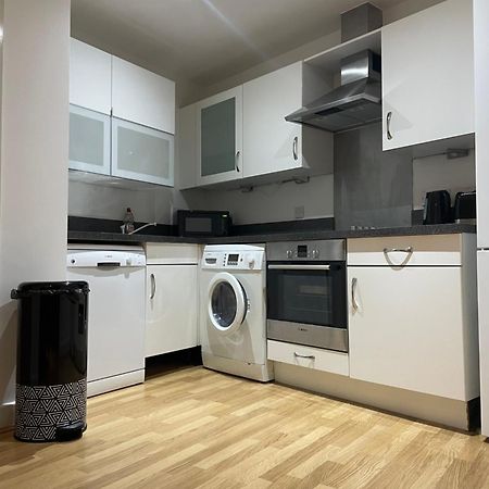 Entire Town Centre 2 Bedroom Apartment Very Close To Beach Bournemouth Dış mekan fotoğraf