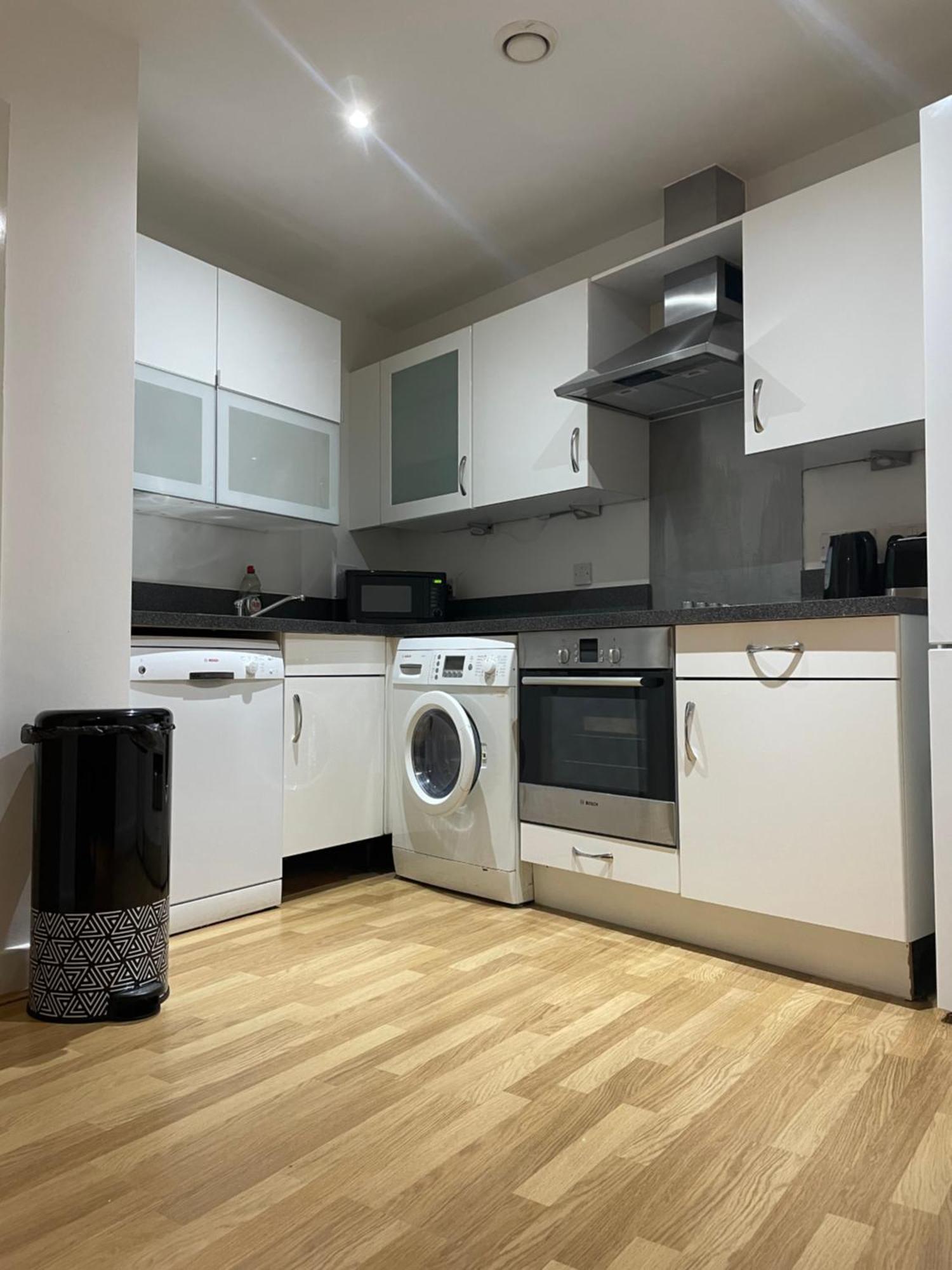 Entire Town Centre 2 Bedroom Apartment Very Close To Beach Bournemouth Dış mekan fotoğraf