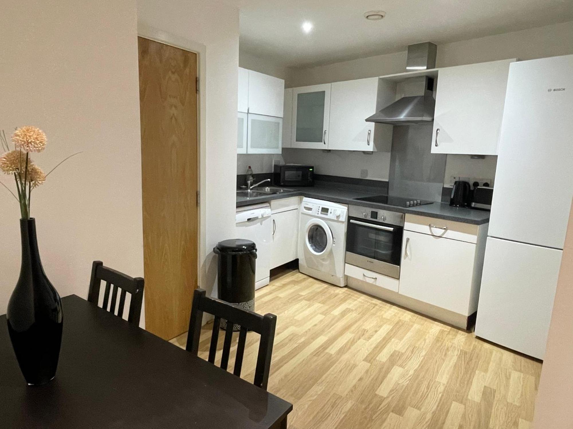 Entire Town Centre 2 Bedroom Apartment Very Close To Beach Bournemouth Dış mekan fotoğraf
